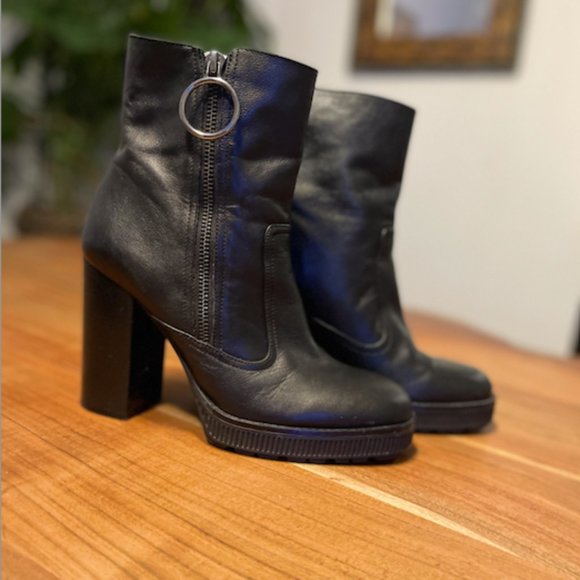 Heeled 100% Leather Boots, Side Zipper with Hoop Detail, Black, Size 8 - Picture 4 of 8